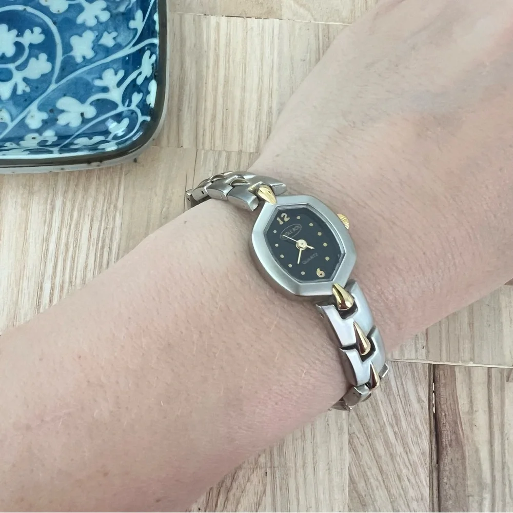 Bugle Boy ladies black dial two toned dress watch NEW BATTERY